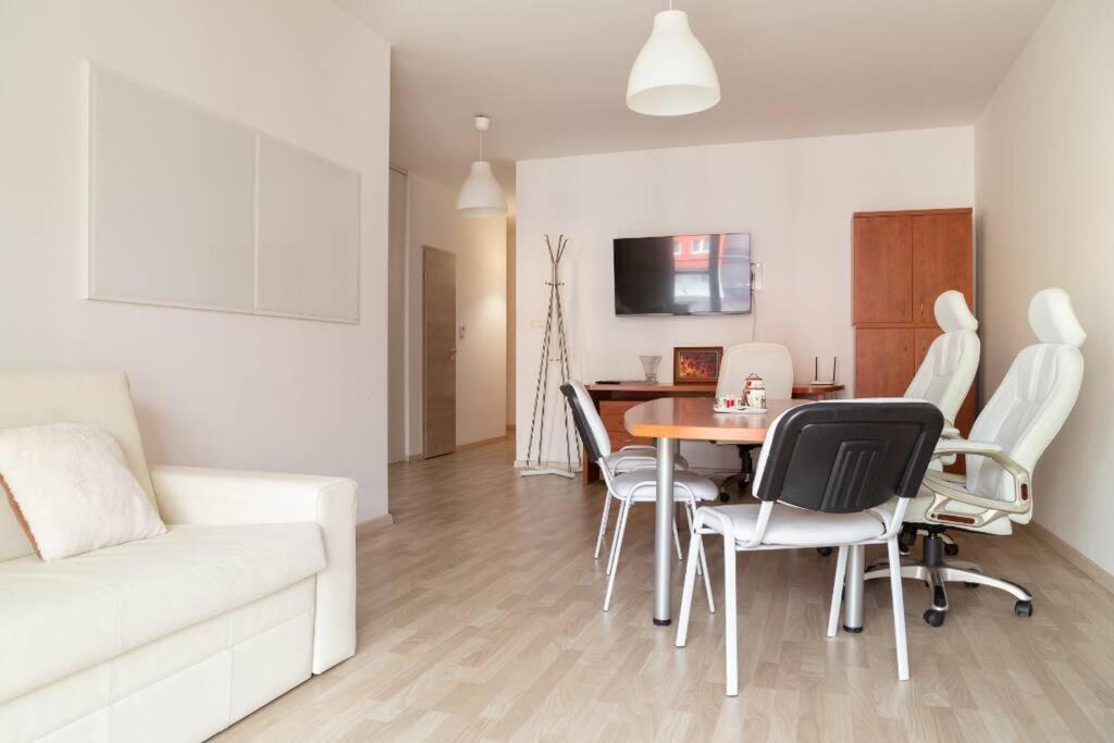 Great Tourist And Business Apartment Bratislava Esterno foto